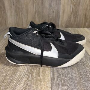 Nike Team Hustle D 10 CW6735-004 Basketball Black Sneaker Shoes Youth Size 6.5Y